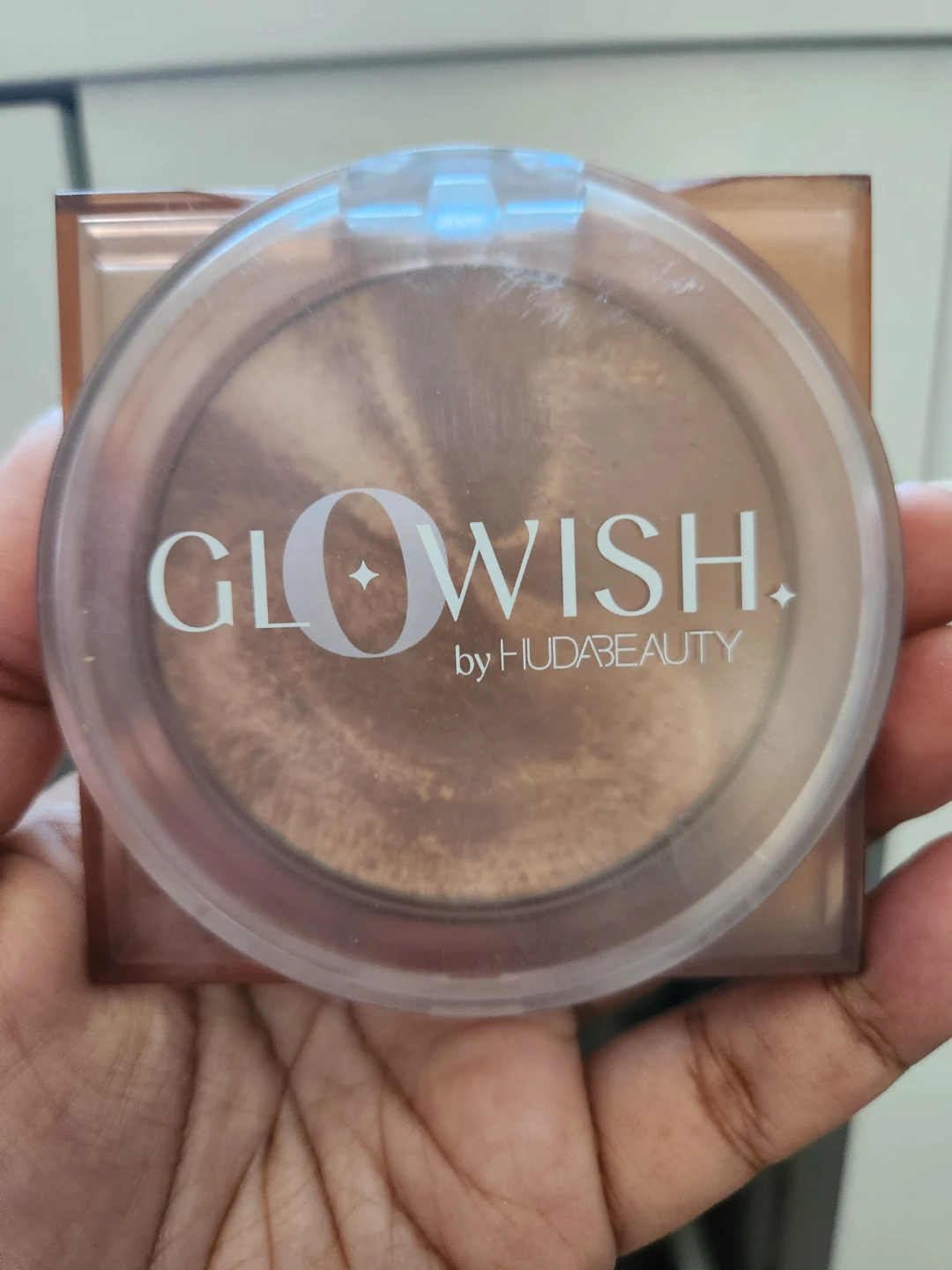 Glowish by Huda Beauty Soft Radiance Bronzing Powder ⚽