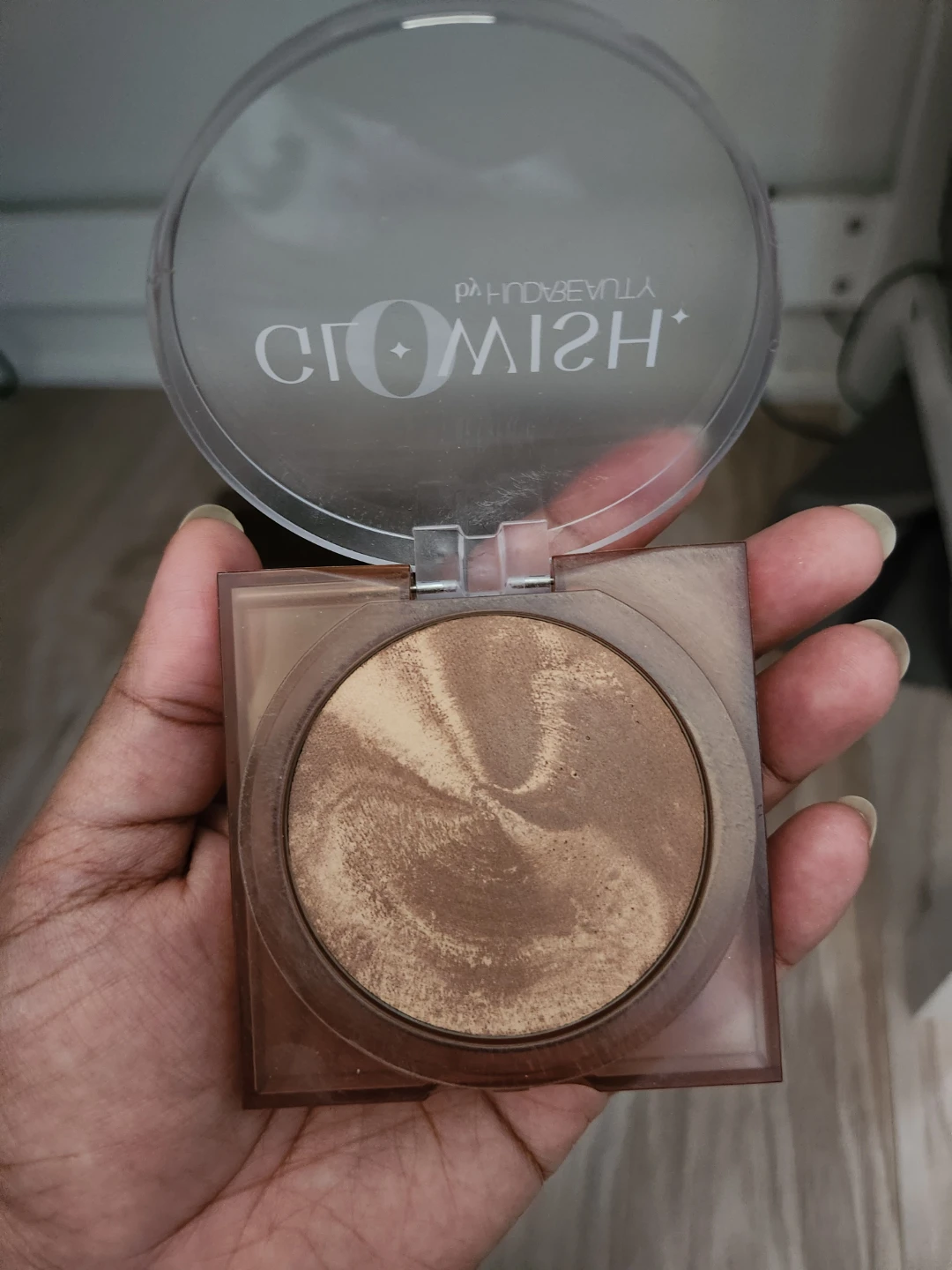 Glowish by Huda Beauty Soft Radiance Bronzing Powder ⚽ - photo 2