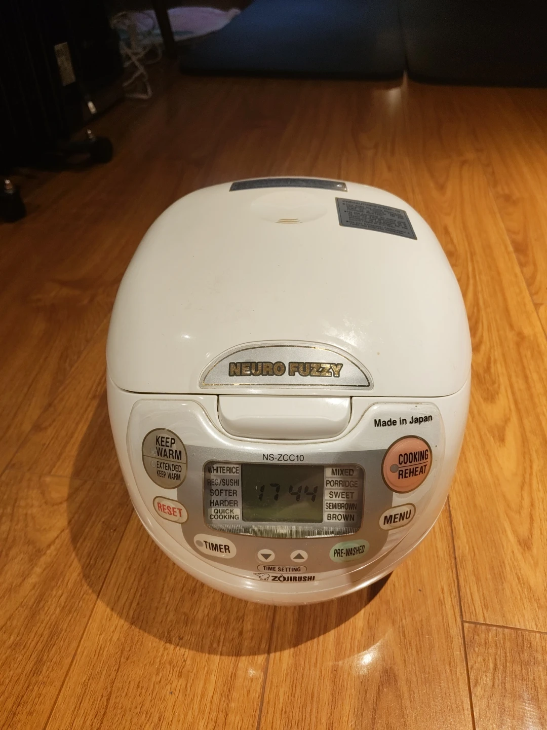 Zojirushi Neuro Fuzzy NS-ZCC10 Rice Cooker
