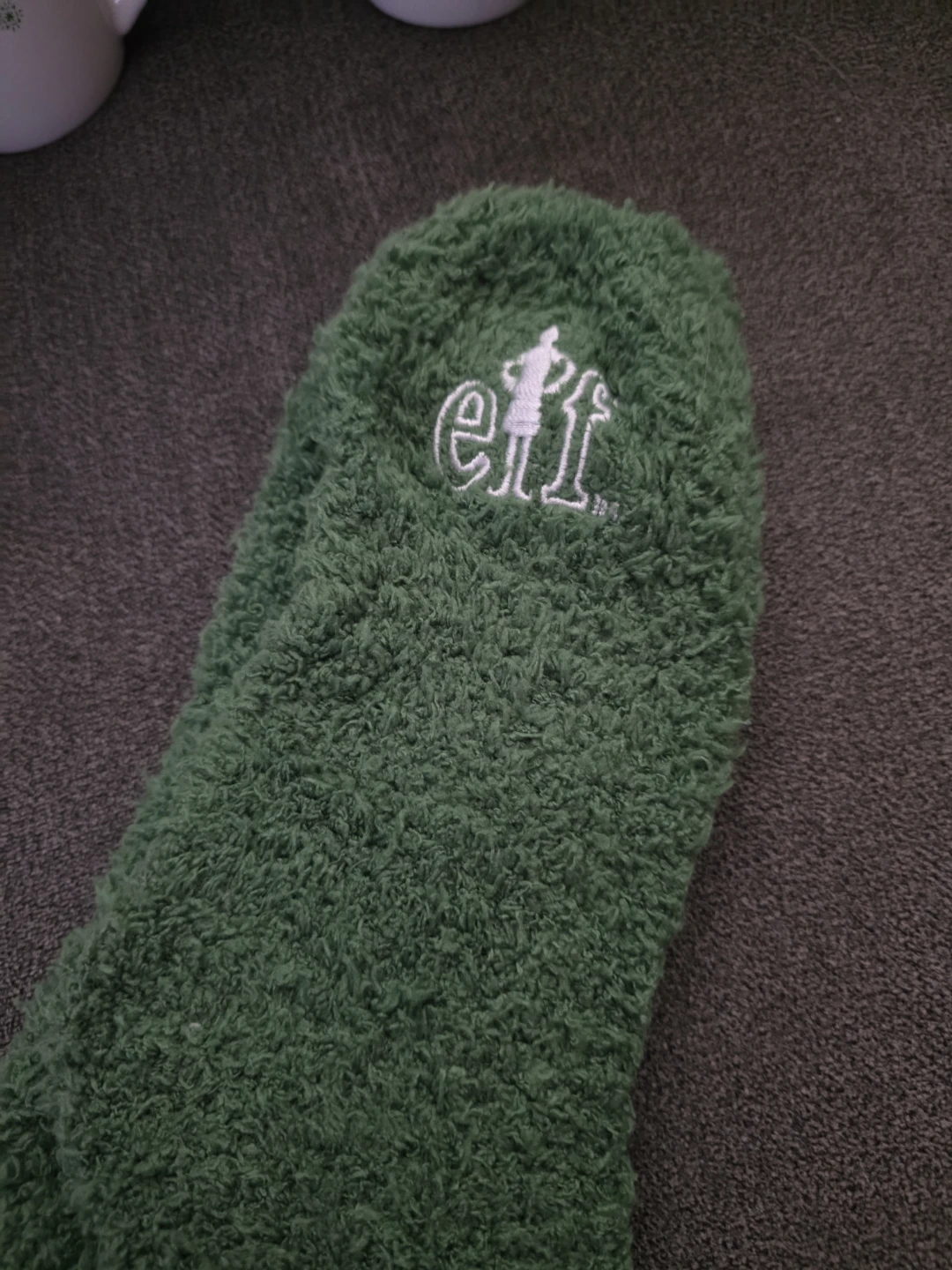 4  new Elf mugs with socks - photo 2