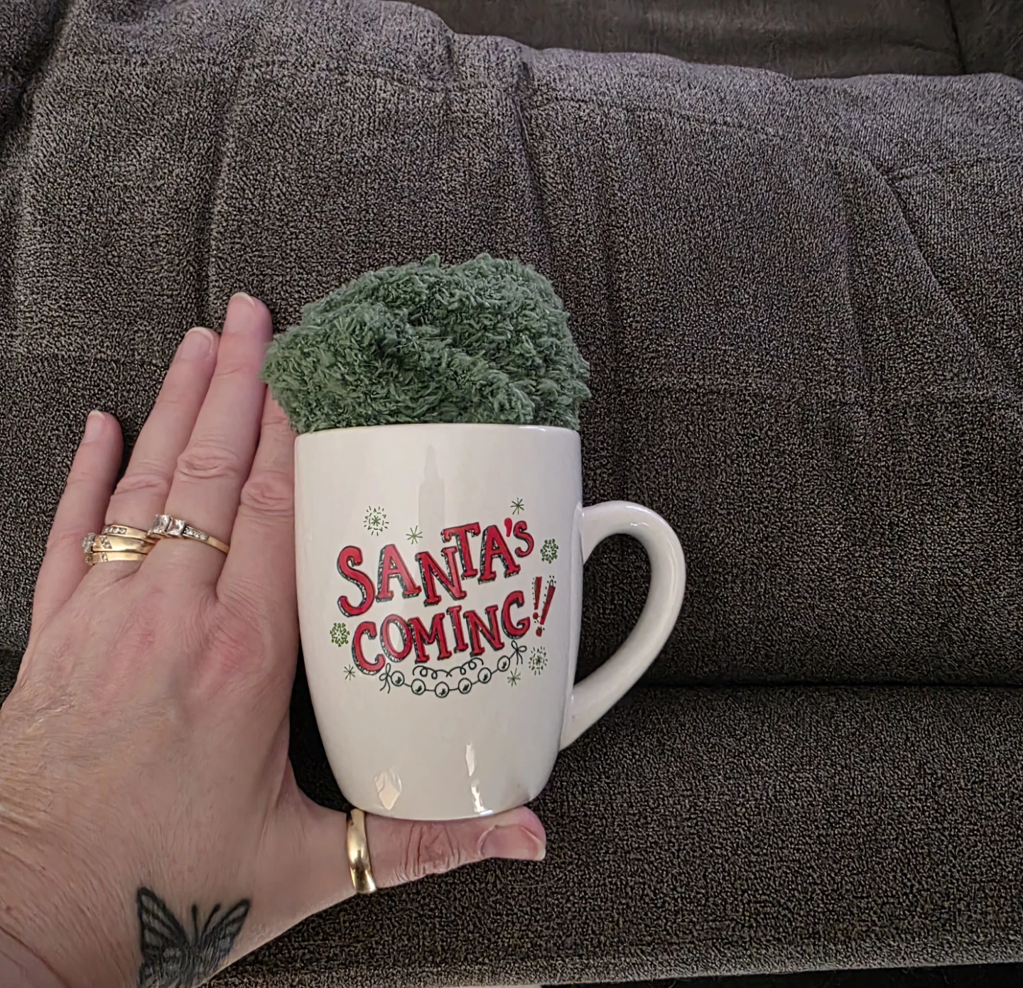 4  new Elf mugs with socks - photo 4