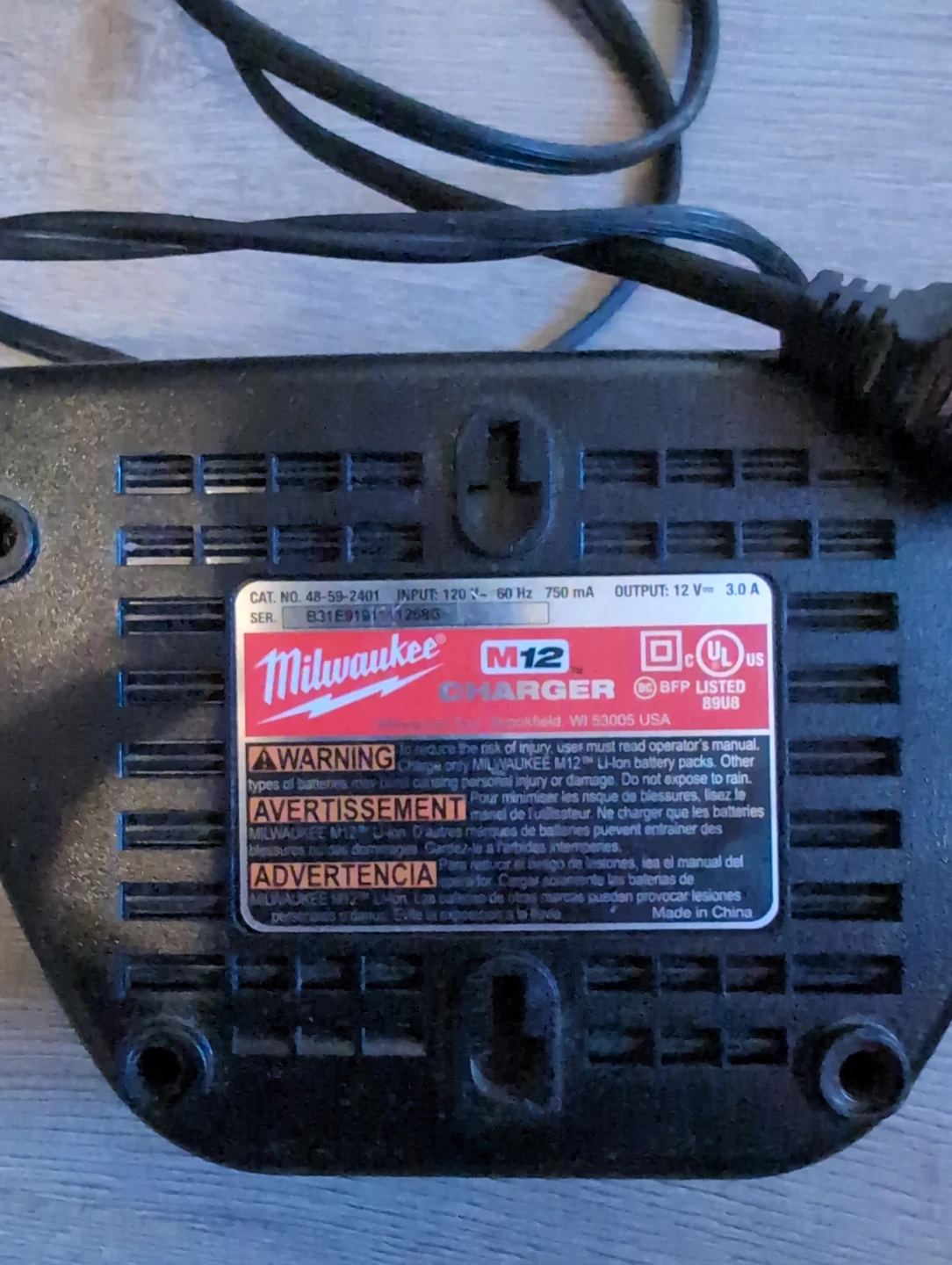 Milwaukee M12 Charger - photo 2