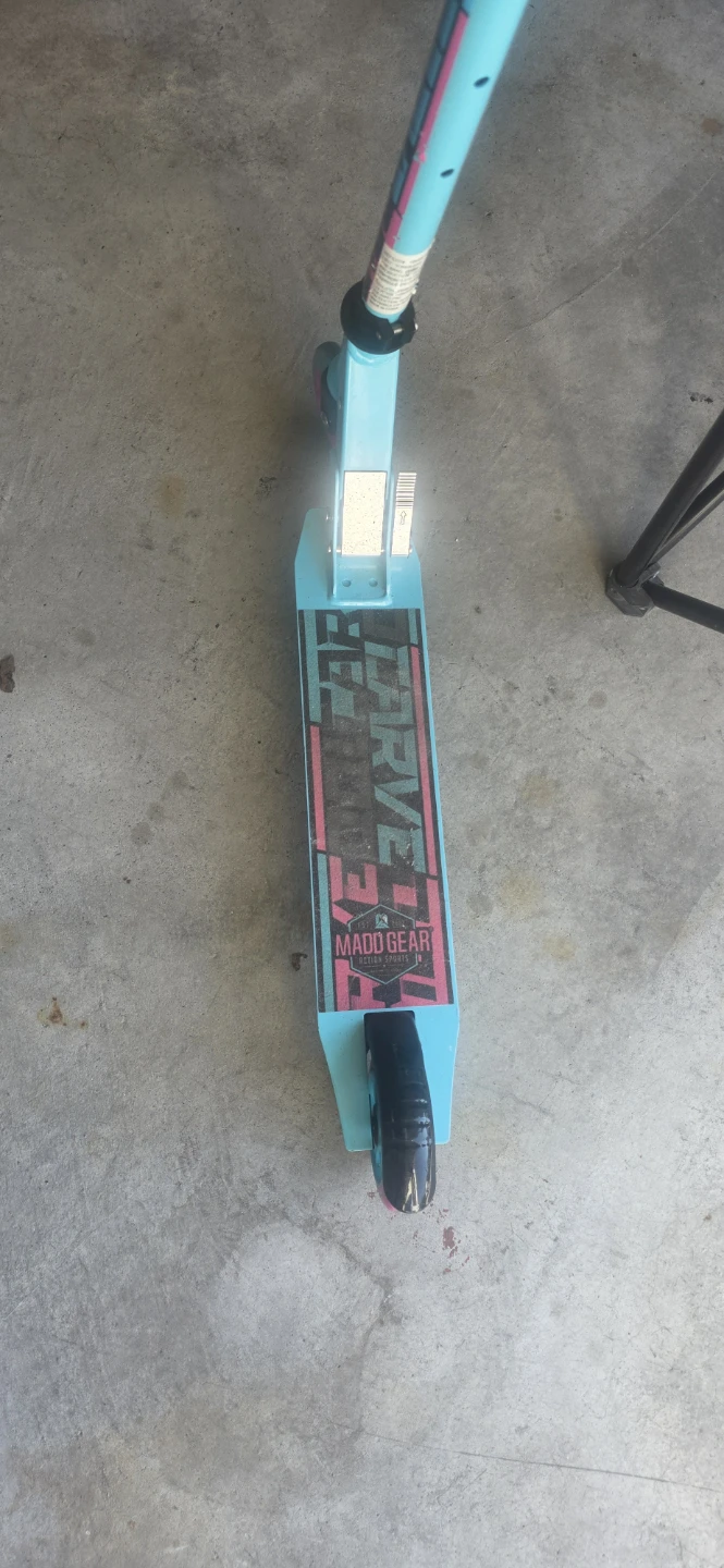 Maddo Gear Teal and Pink Scooter