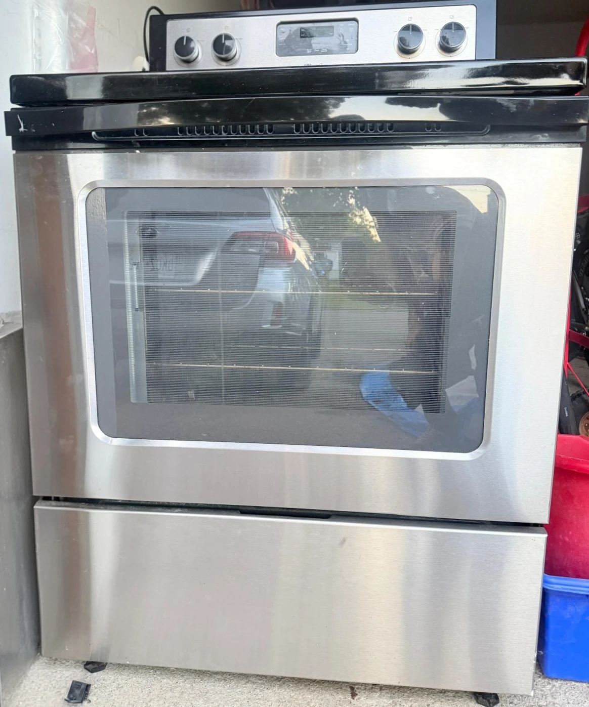 Whirlpool Electric Range - photo 3