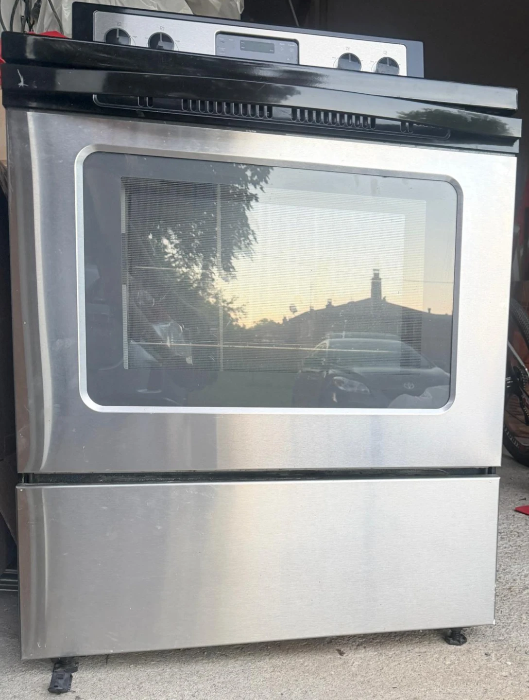 Whirlpool Electric Range - photo 4