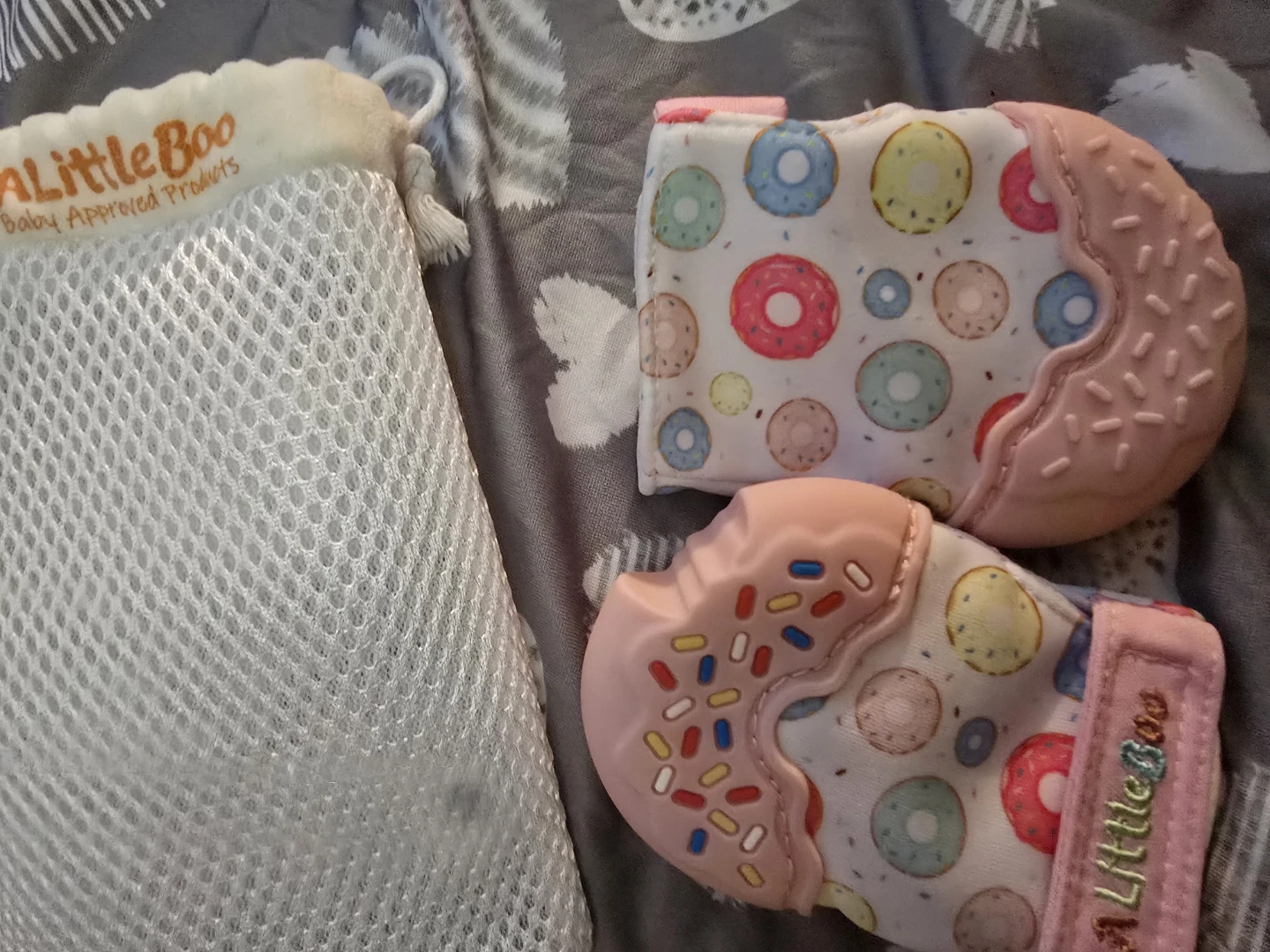 ⚽️ A Little Boo Baby Teething Mittens Donut Print - photo 2