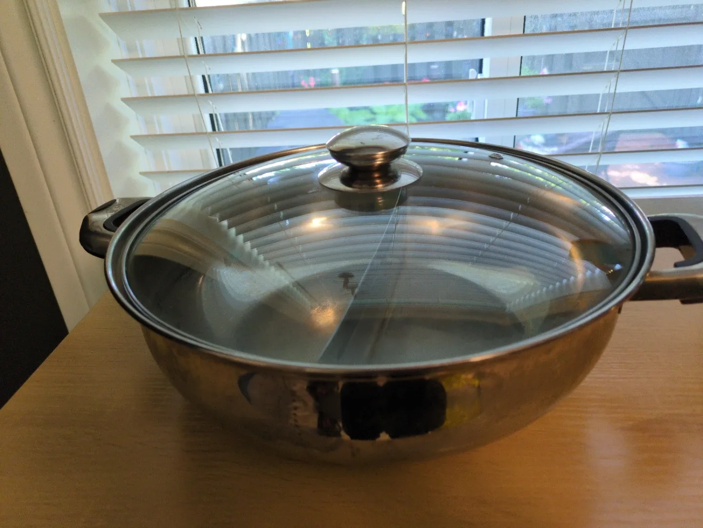Stainless Steel Divided Hot Pot with Glass Lid