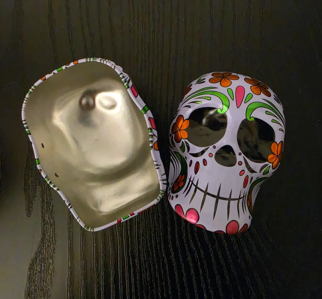 Dia De Los Muertos skull tin
