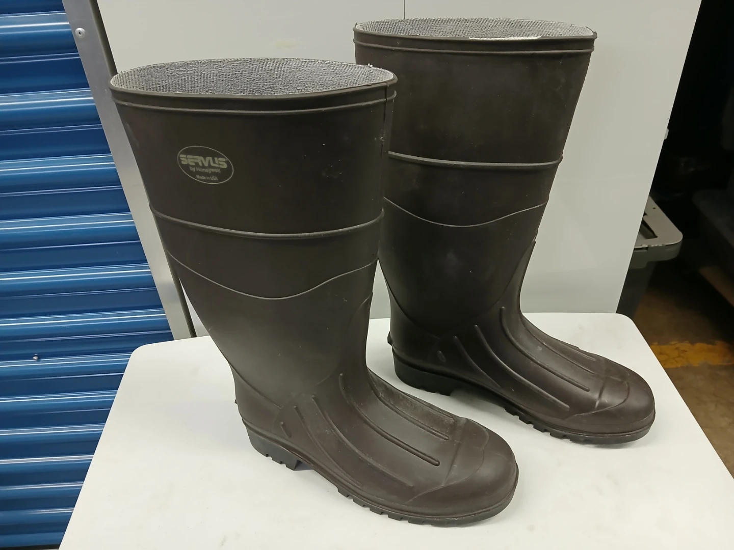 Rubber Work Boots Size 10 - photo 5