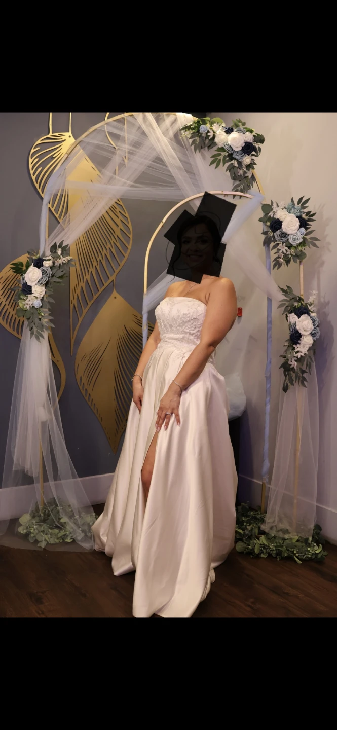 Strapless A-line wedding dress with slit