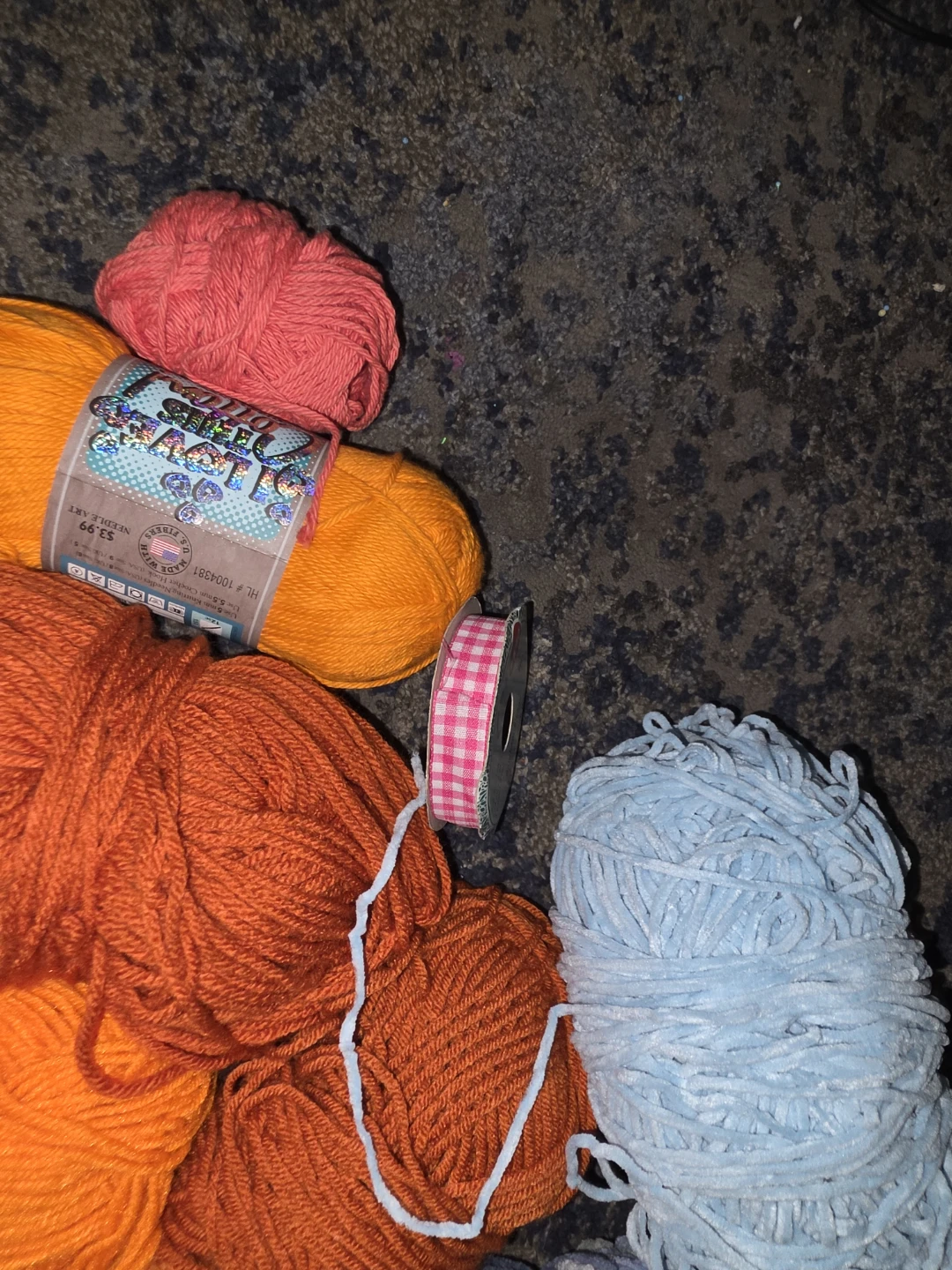 Poly-Fil Premium Polyester Fiber Fill & Yarn Craft Bundle - photo 3