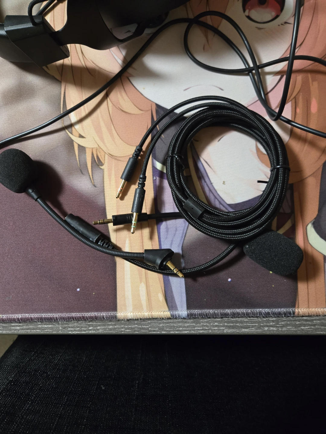 Black Over-Ear Headphones with Detachable Microphone - photo 2
