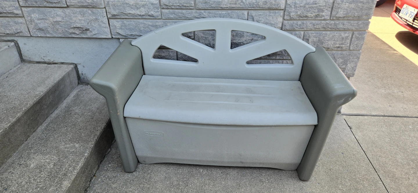 Rubbermaid Outdoor Storage Bench Seat