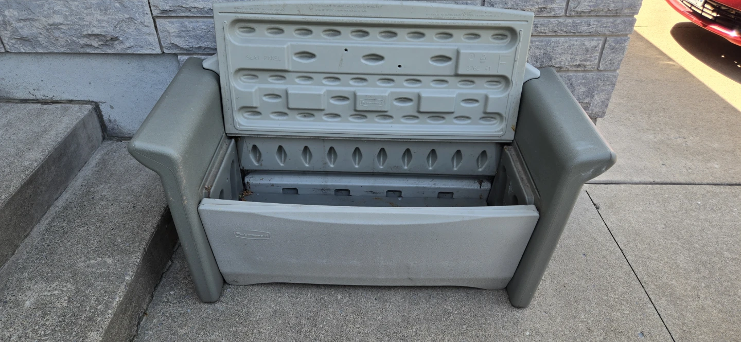 Rubbermaid Outdoor Storage Bench Seat - photo 2