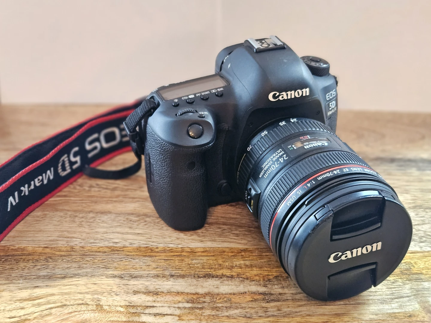 Canon EOS 5D Mark IV Camera + EF 24-70mm f/4L IS USM Lens Kit