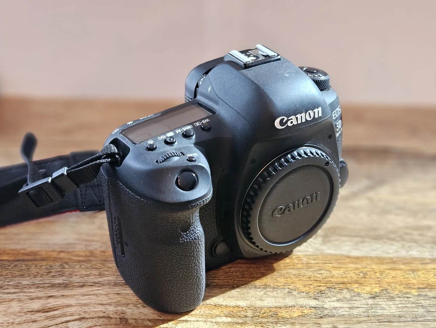 Canon EOS 5D Mark IV Camera + EF 24-70mm f/4L IS USM Lens Kit - photo 3