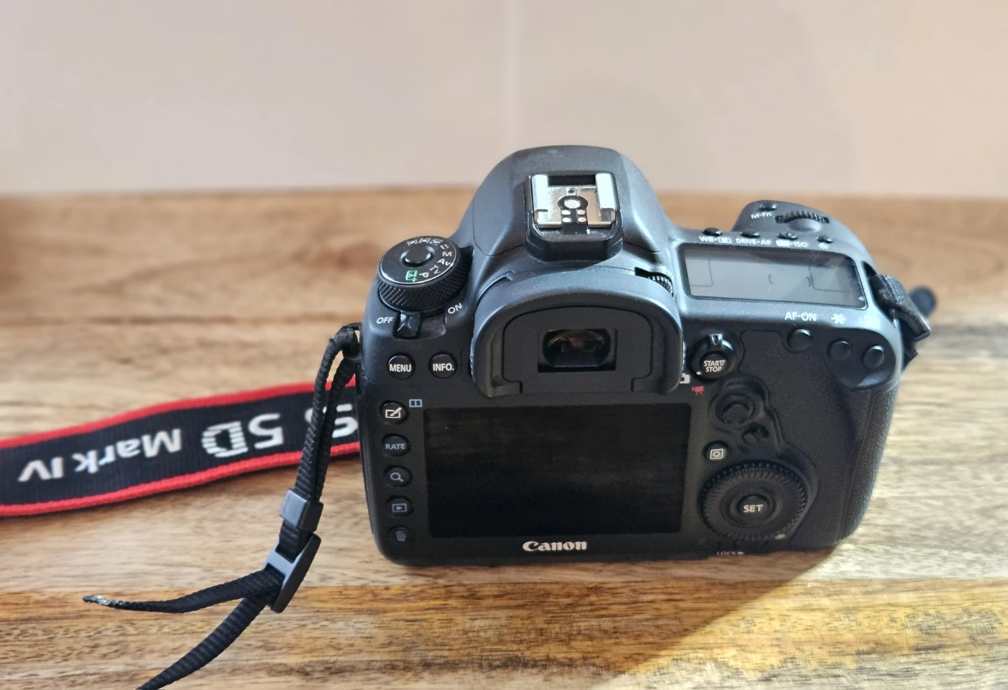 Canon EOS 5D Mark IV Camera + EF 24-70mm f/4L IS USM Lens Kit - photo 4