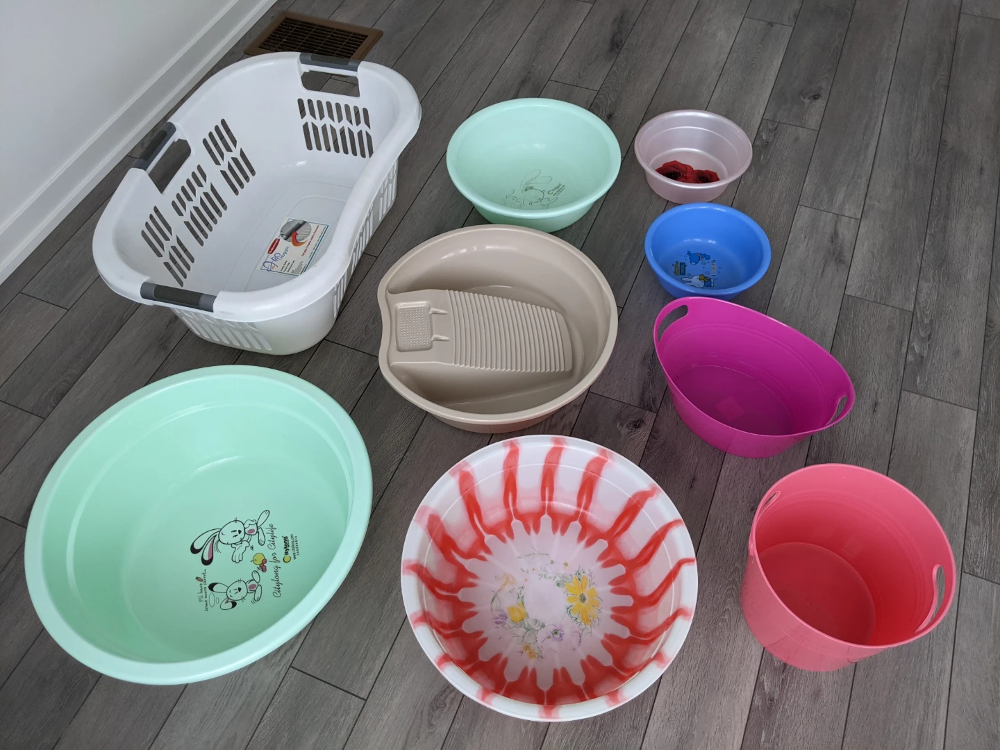 Assorted Plastic Basins, Bowls, and Laundry Basket - photo 3