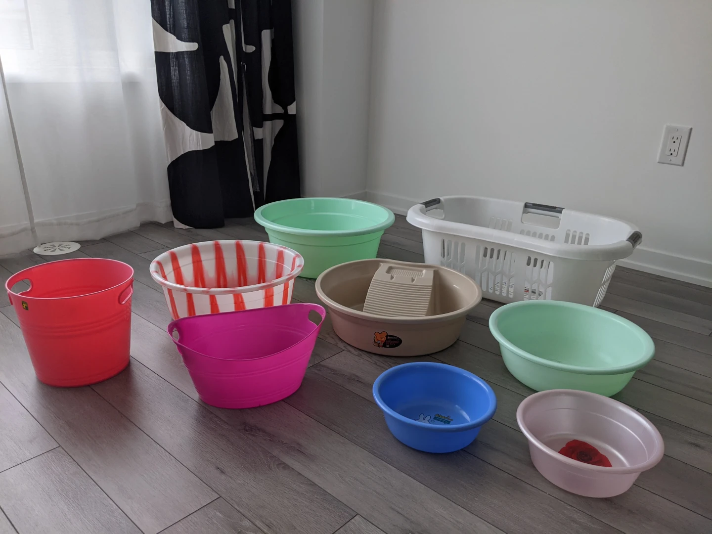 Assorted Plastic Basins, Bowls, and Laundry Basket - photo 5