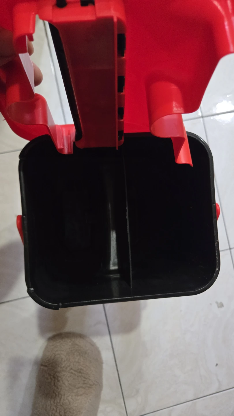 Flat mop and bucket w/ replacements - photo 2
