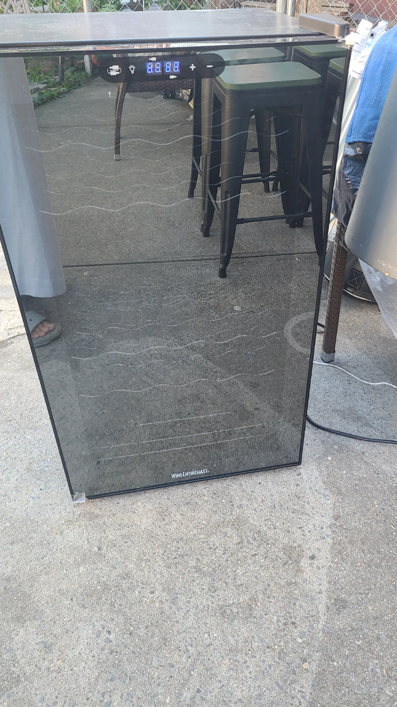 Wine Enthusiast 18 Bottle Wine Cooler - photo 2