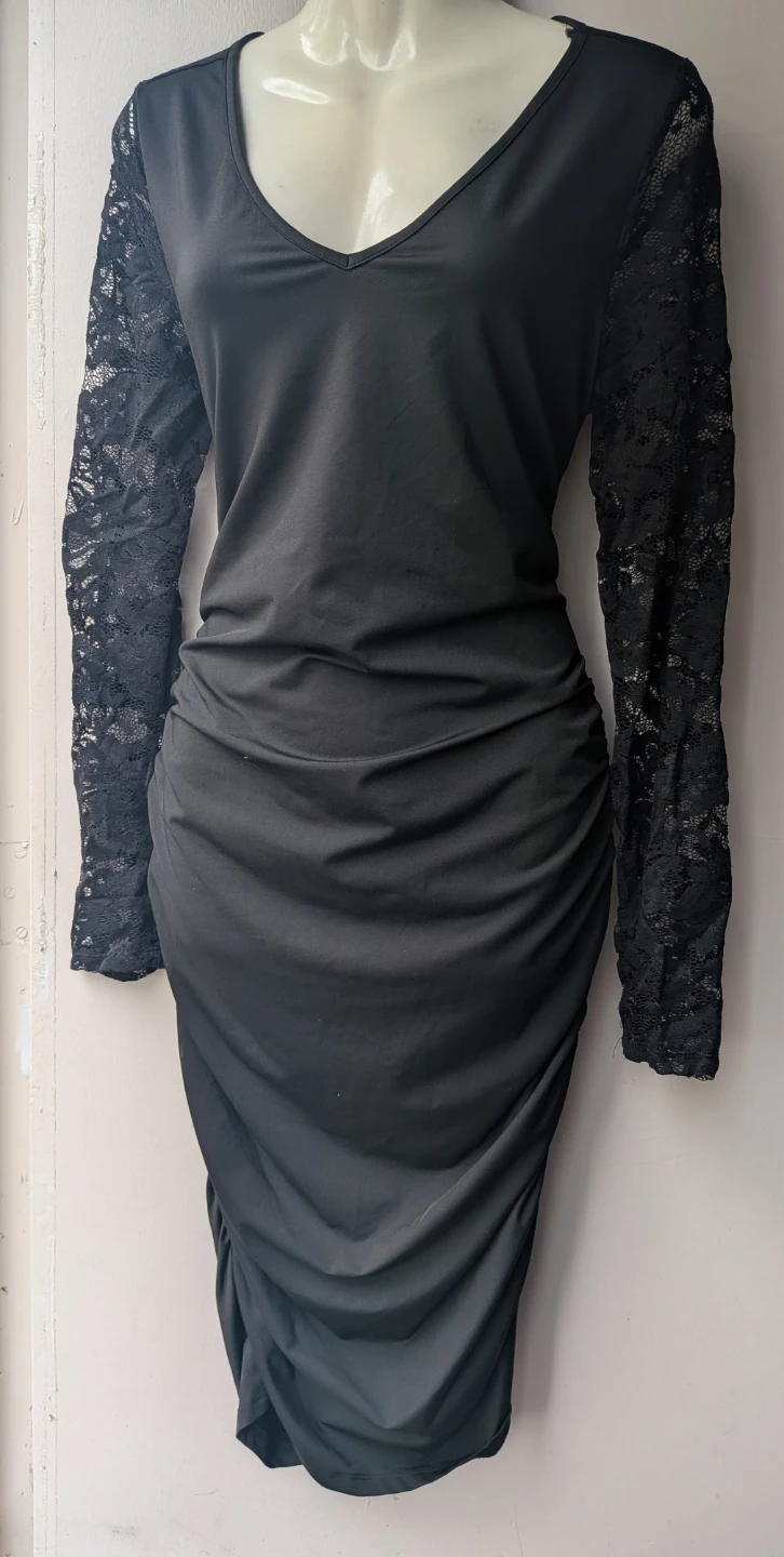 Black Lace Sleeve Dress med/Lrg