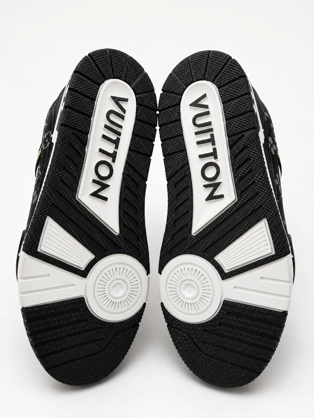 Louis Vuitton Sneakers - Black/White - photo 4