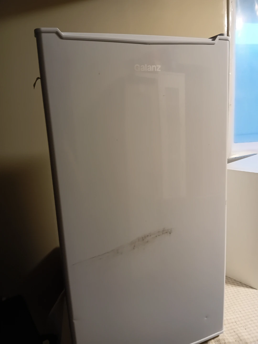 Galanz Mini Fridge it gets cold slowly