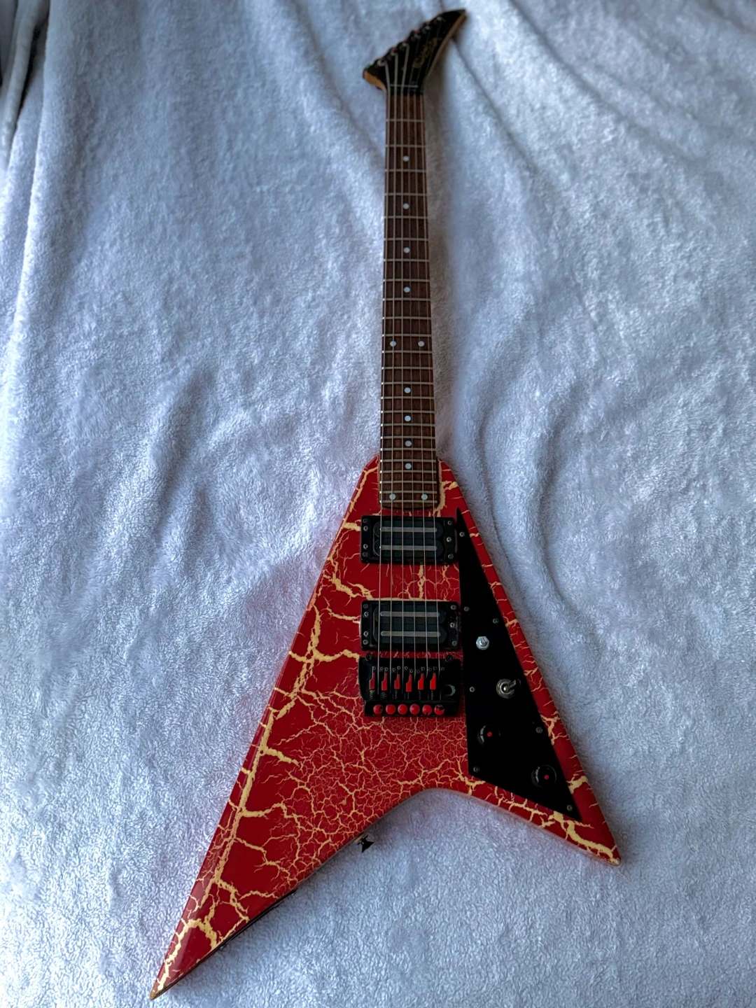 80's Vintage Flying V (Korean Made) Rare Crackle Finish - photo 3
