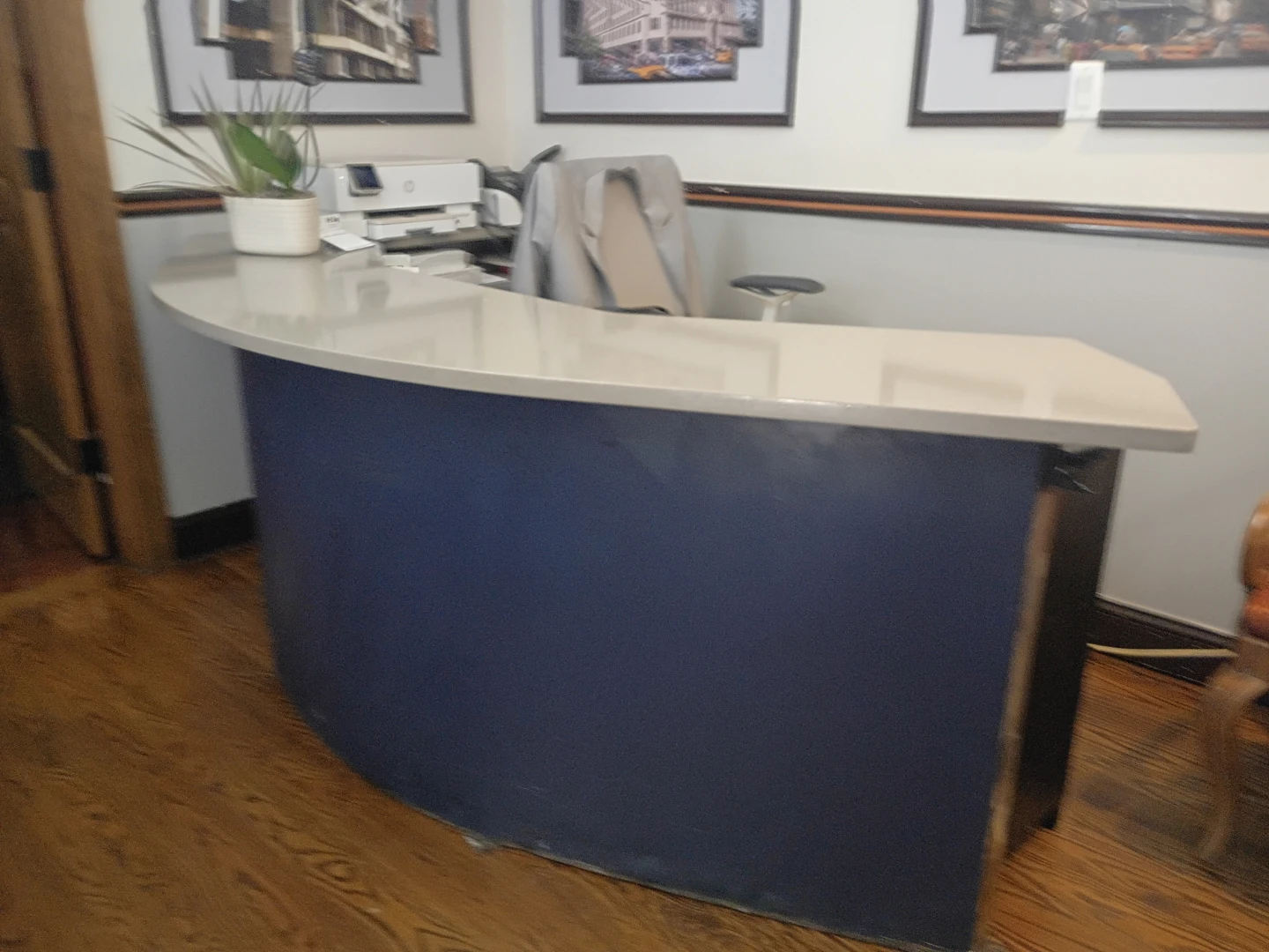 Curved Reception Desk - photo 4