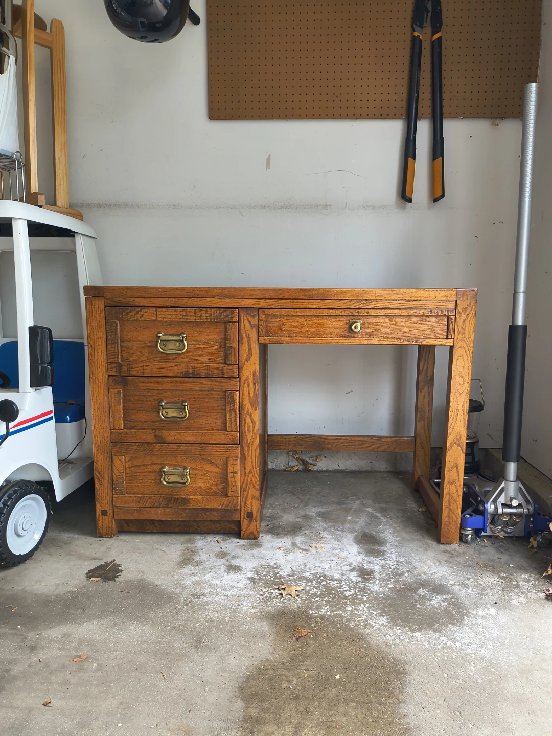 Heavy Young Hinkle mission-style pedestal desk