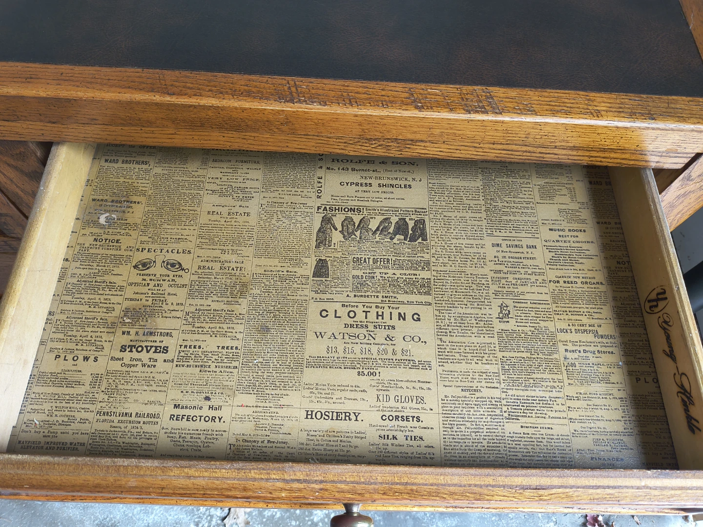 Heavy Young Hinkle mission-style pedestal desk - photo 2