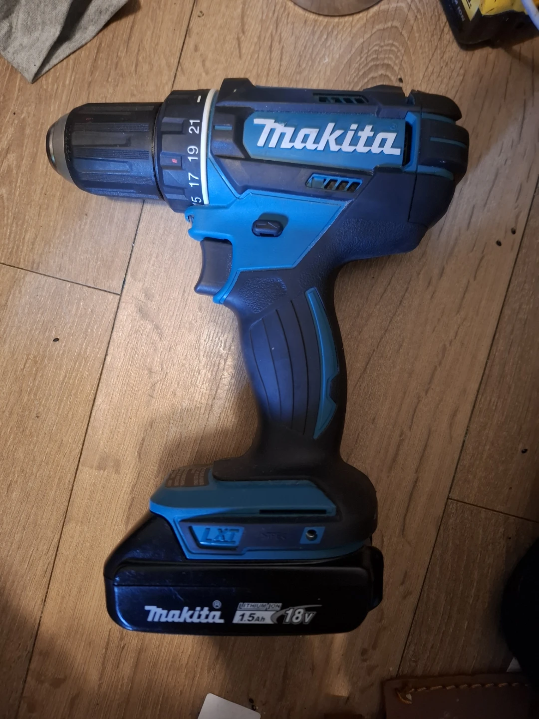 Makita Cordless Drill with 18V Battery - photo 2