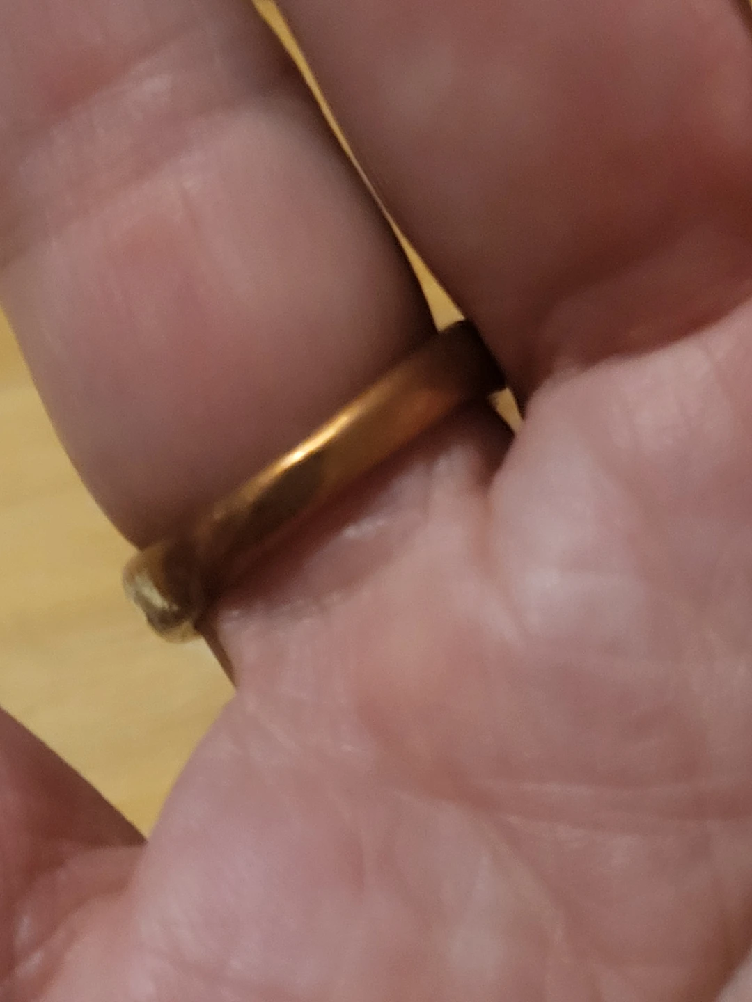 Gold-Tone Twisted Band Ring - photo 2
