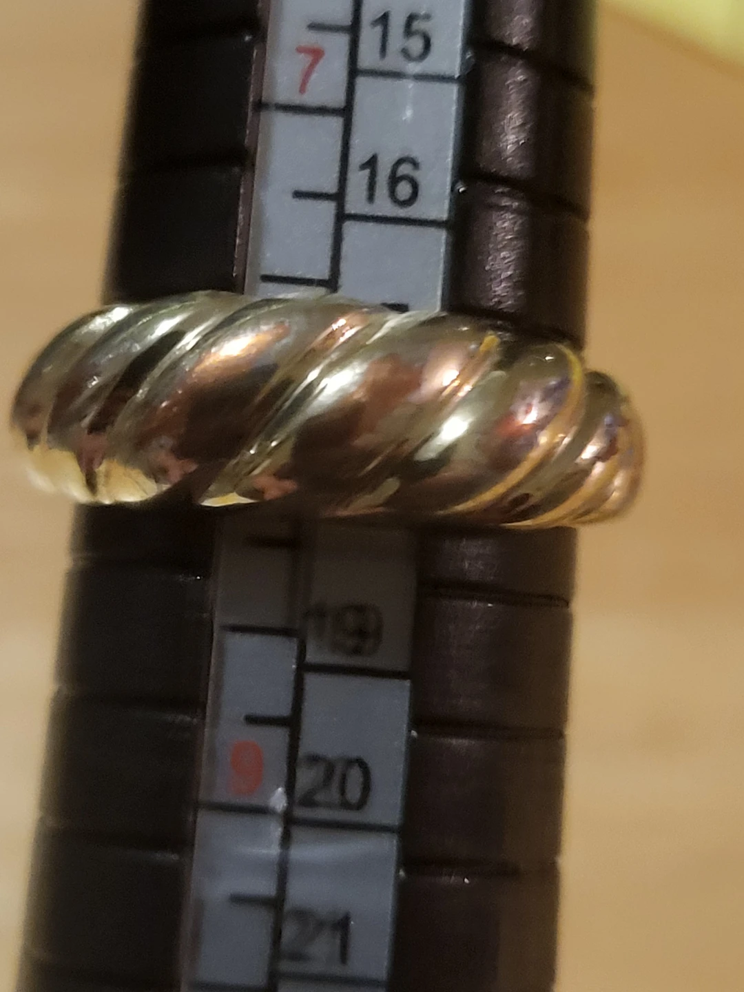Gold-Tone Twisted Band Ring - photo 3