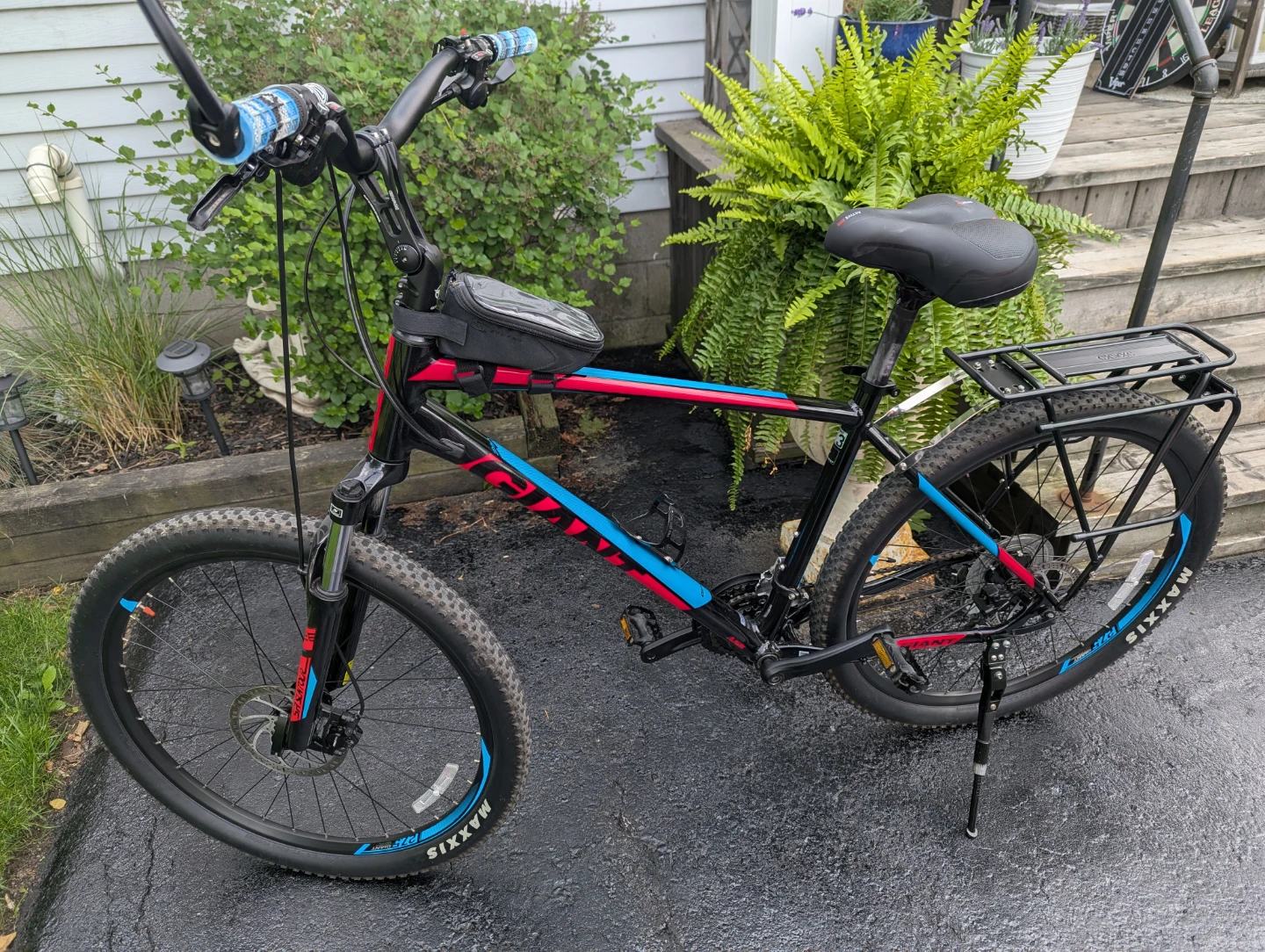 Bike. Giant Talon 3.  Large frame