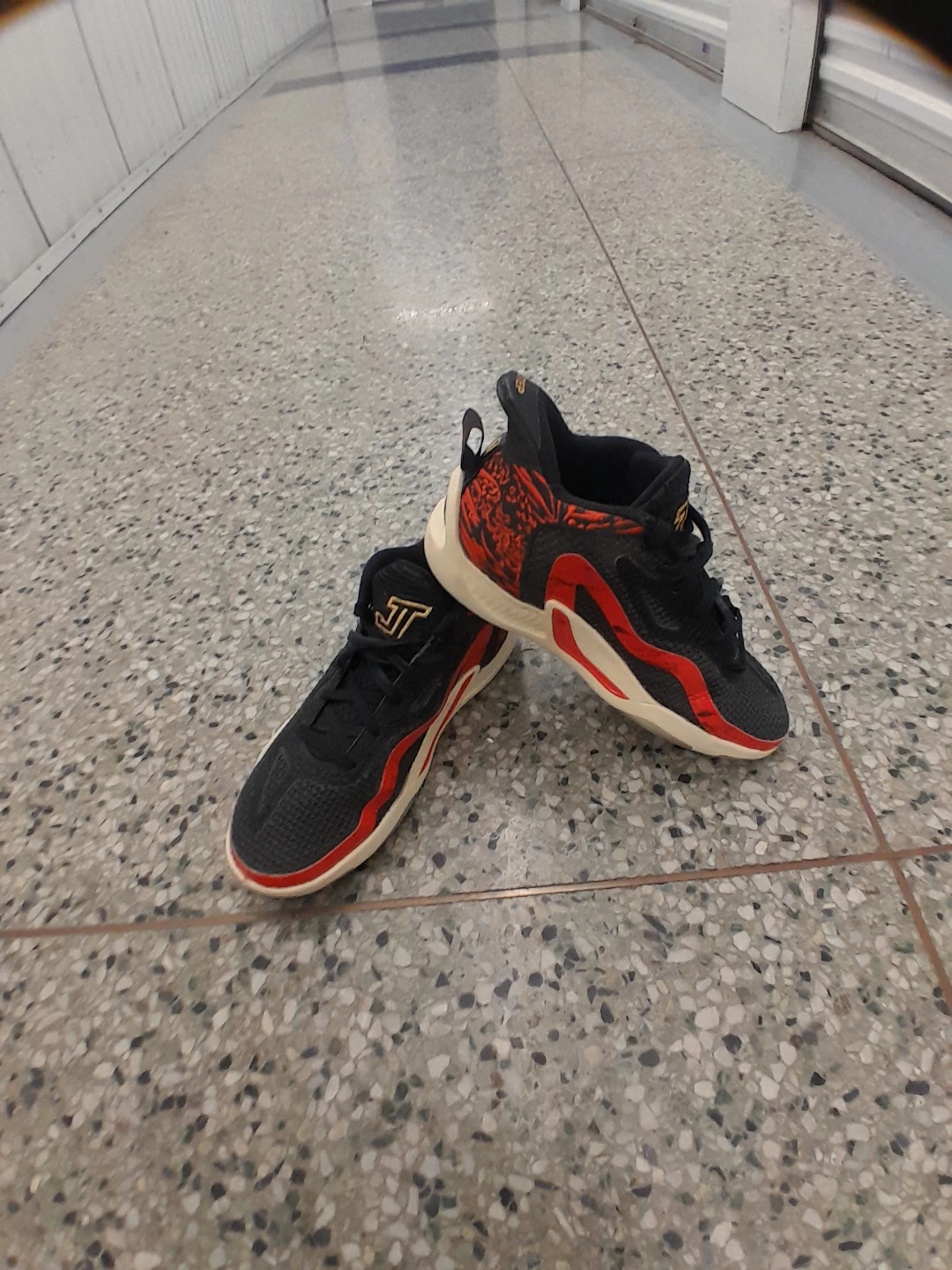 Adidas JT 1 Basketball Shoes Boys Size 6.5