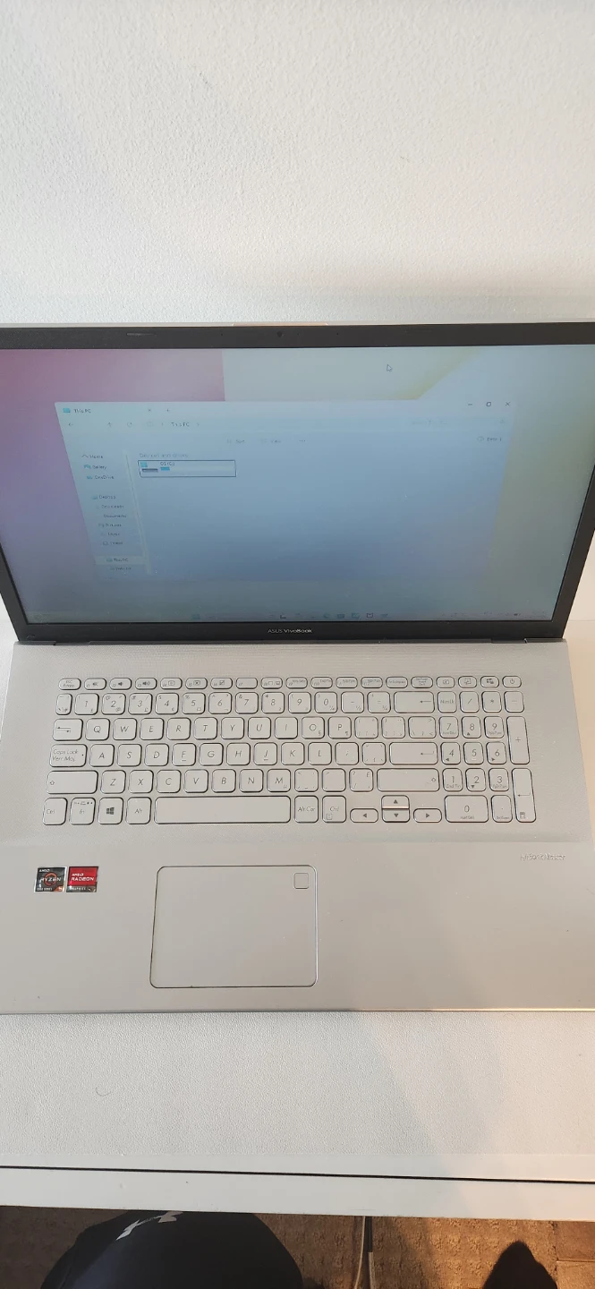 ASUS VivoBook Laptop 17.3 inch with AMD Ryzen 5 5500U - photo 2