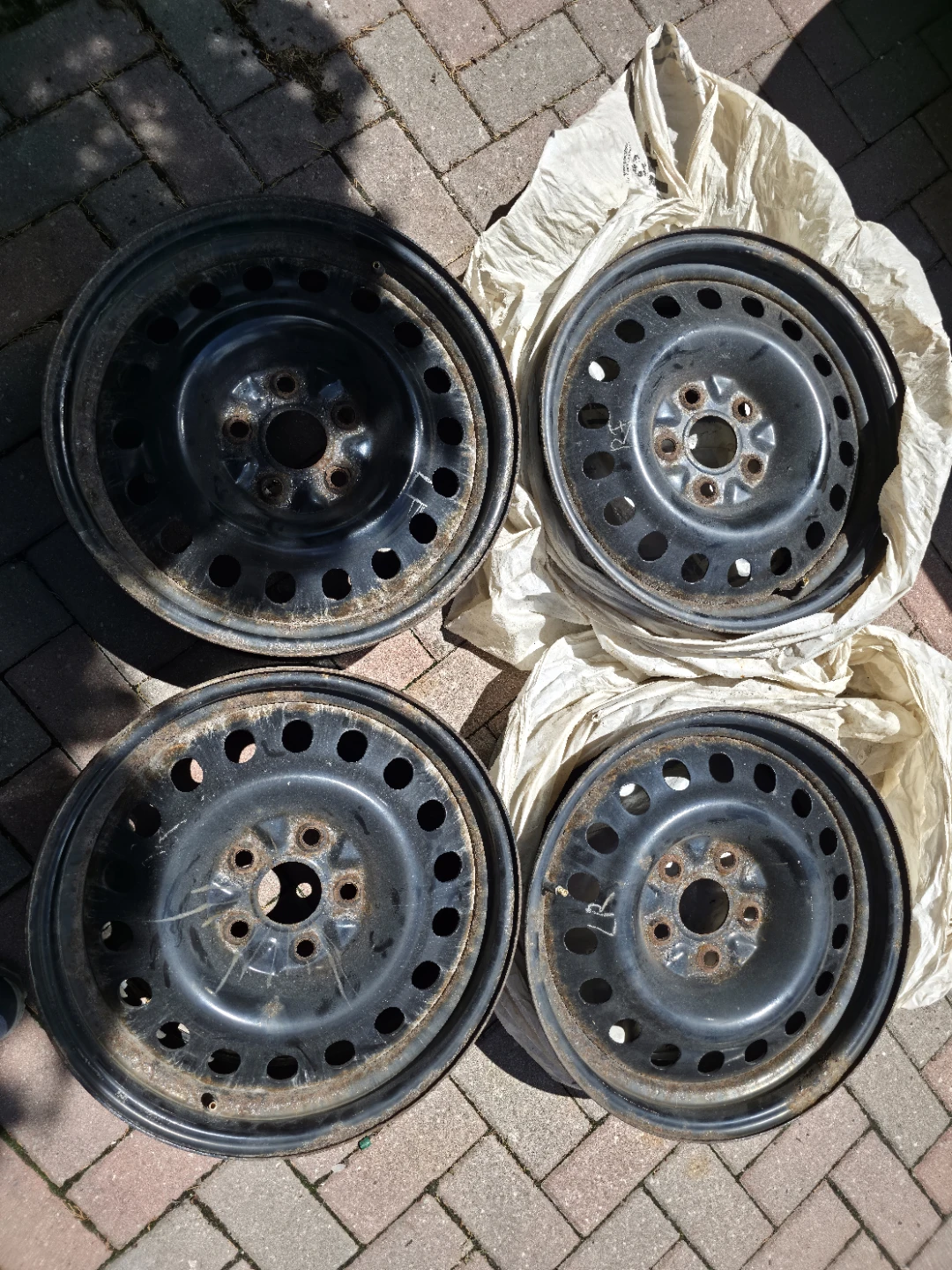 Set of 4 Steel Wheels with TPMS Sensors