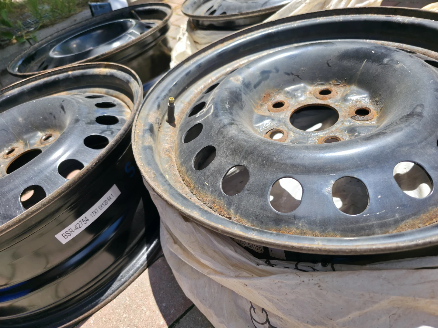 Set of 4 Steel Wheels with TPMS Sensors - photo 2