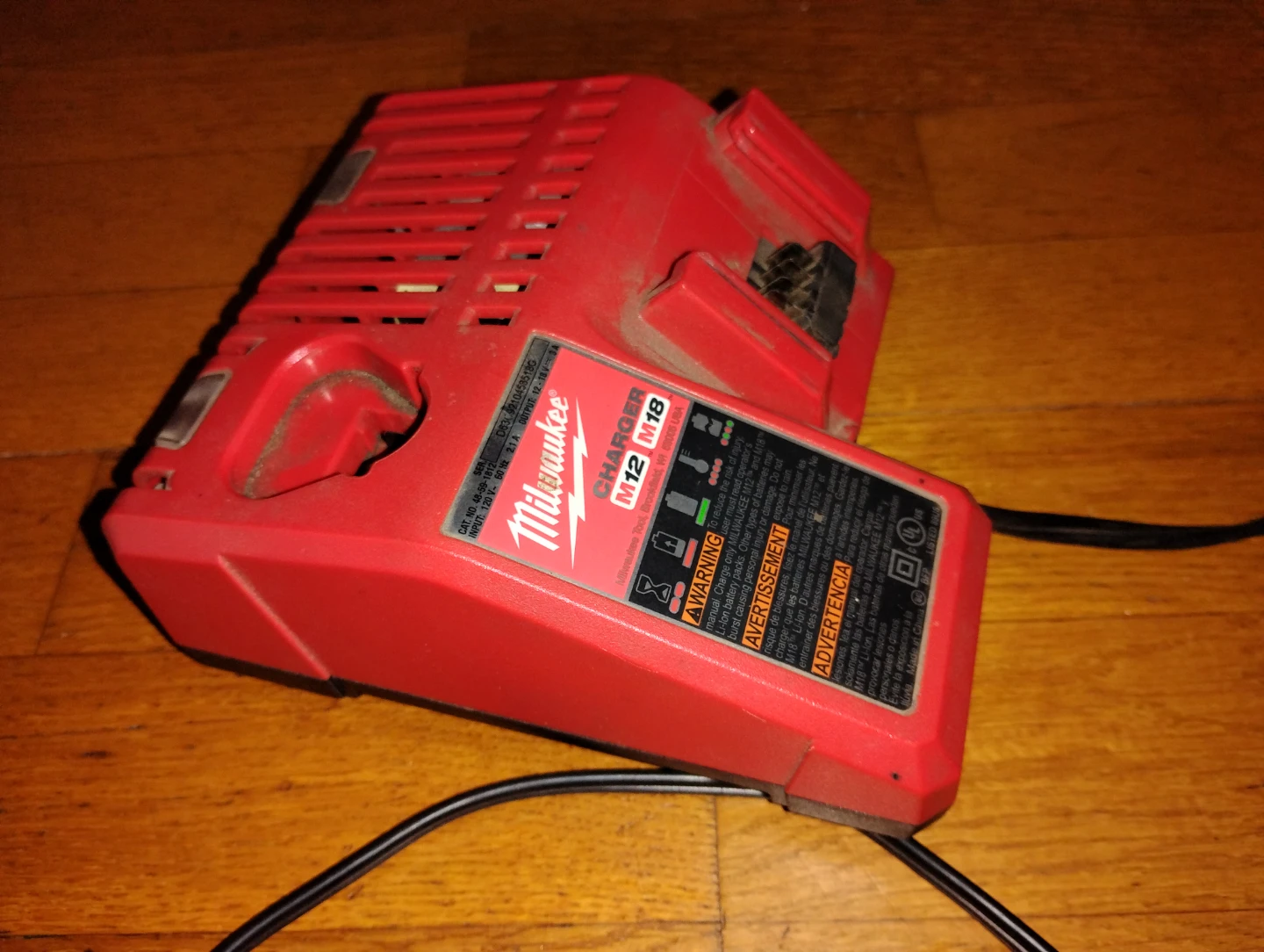Milwaukee M12/M18 Lithium-Ion Battery Charger - photo 2