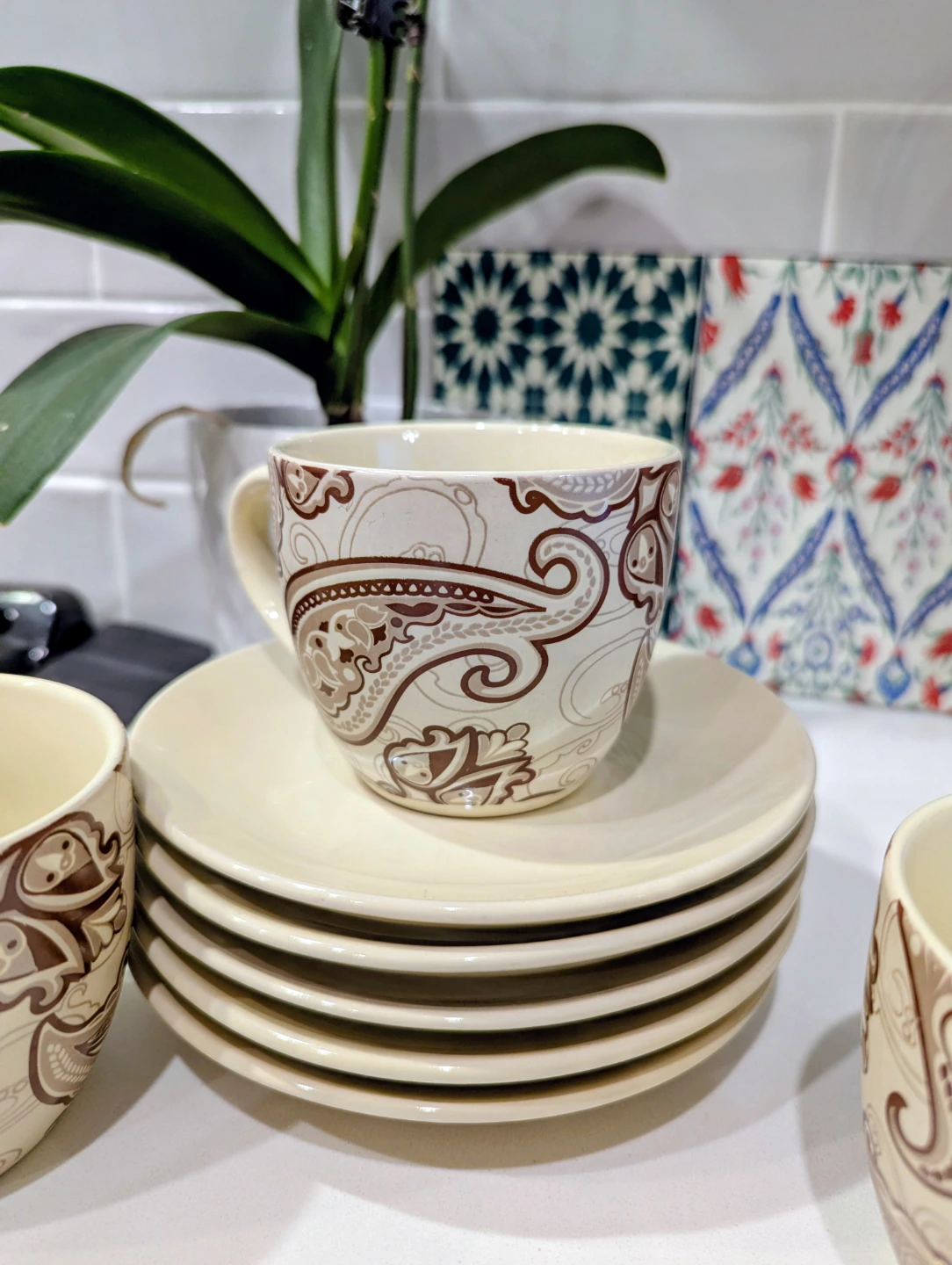 Tea set with saucers, Mugs and cups