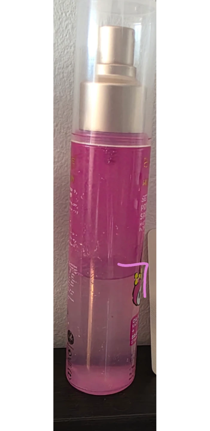 The Crème Shop setting/priming spray.