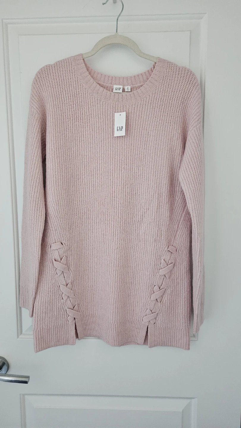 Brand new GAP Pink Sweater, Size Medium (also fits S) ⚽