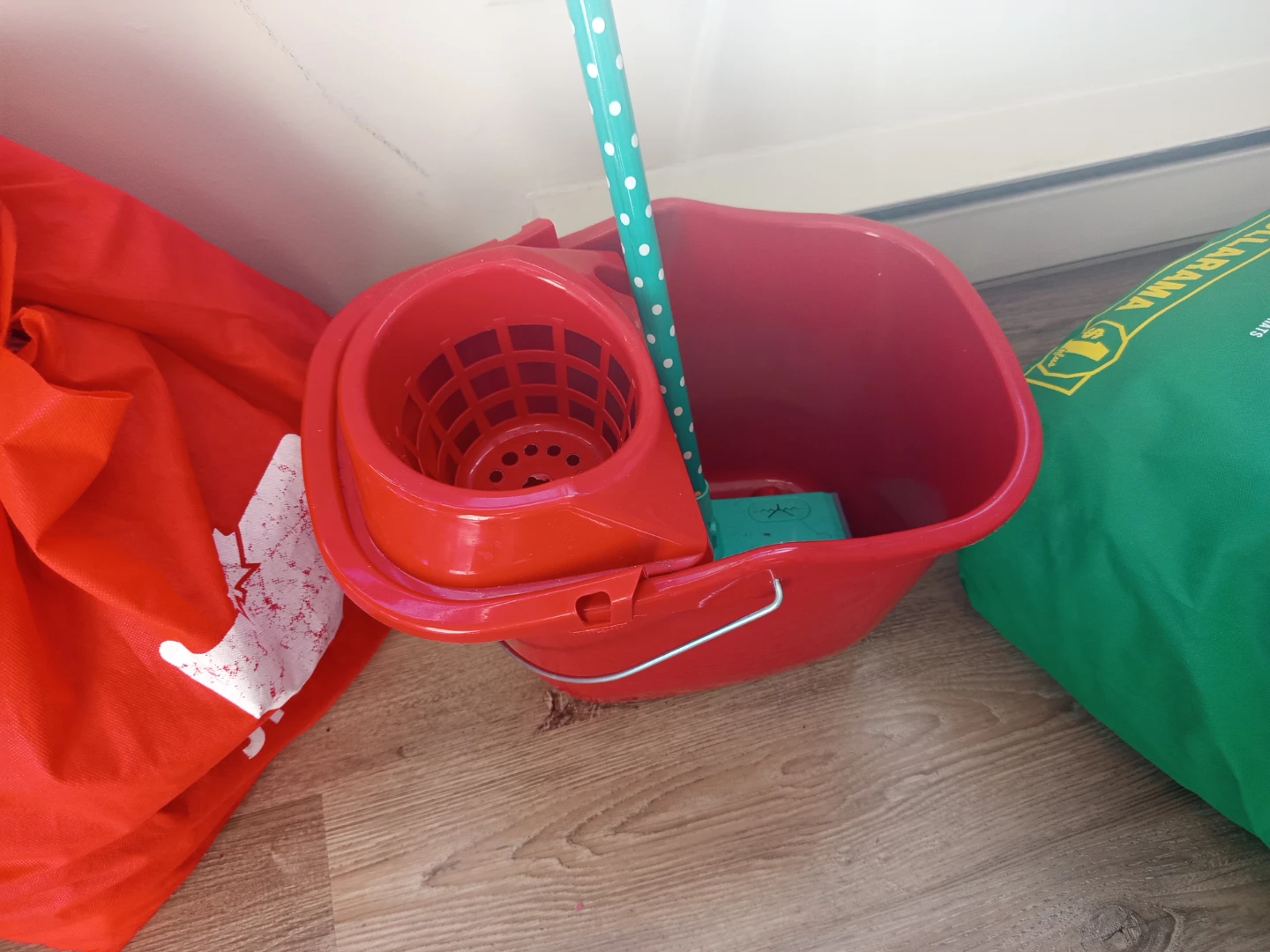 Bucket with Wringer - photo 2