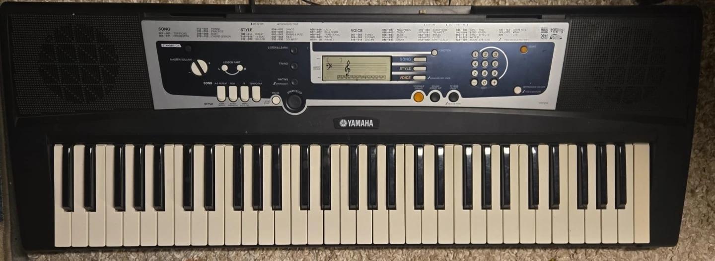 Yamaha YPT-210 Portable Keyboard