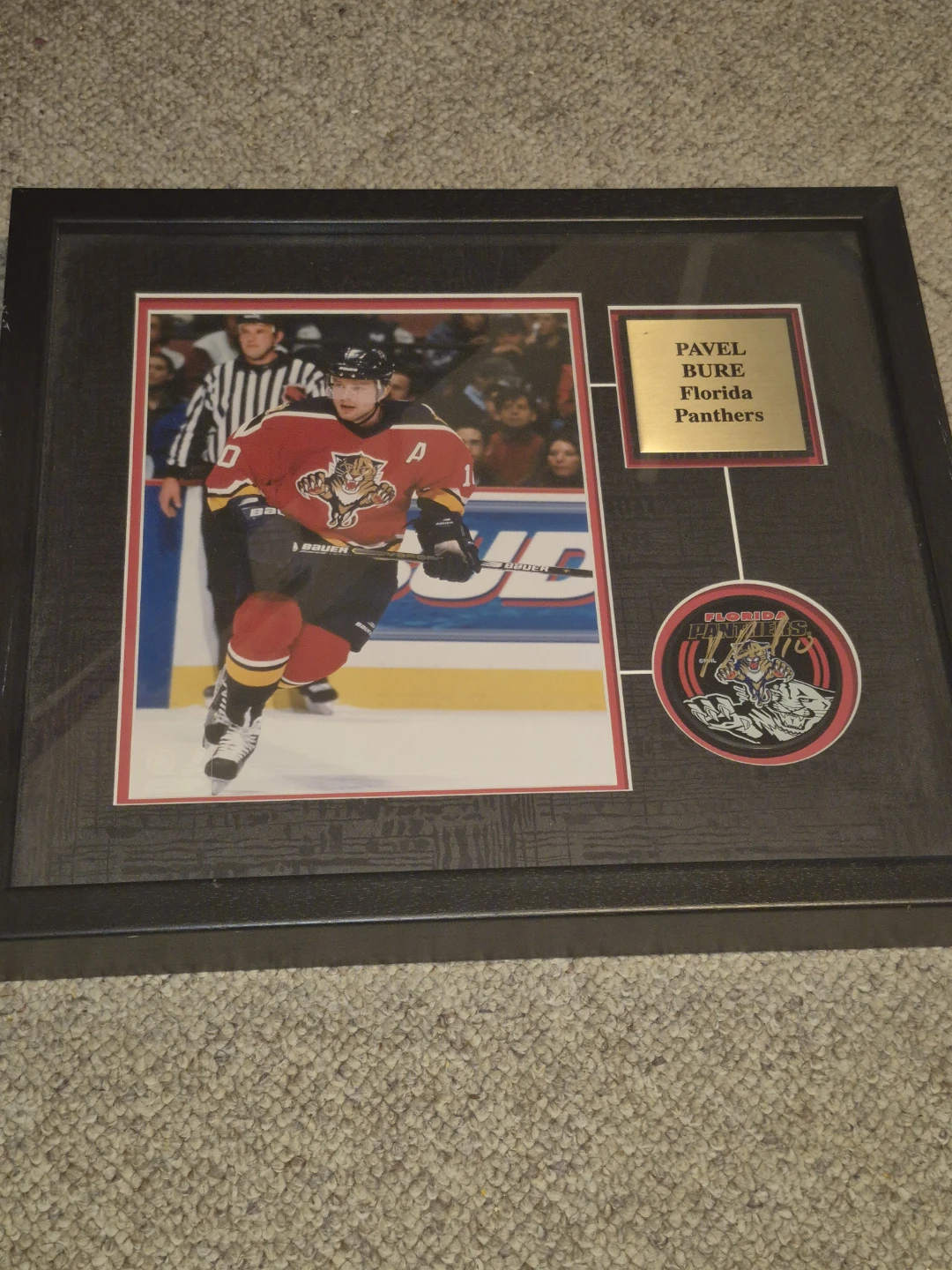 Framed Pavel Bure Florida Panthers Photo and signed puck ⚽️
