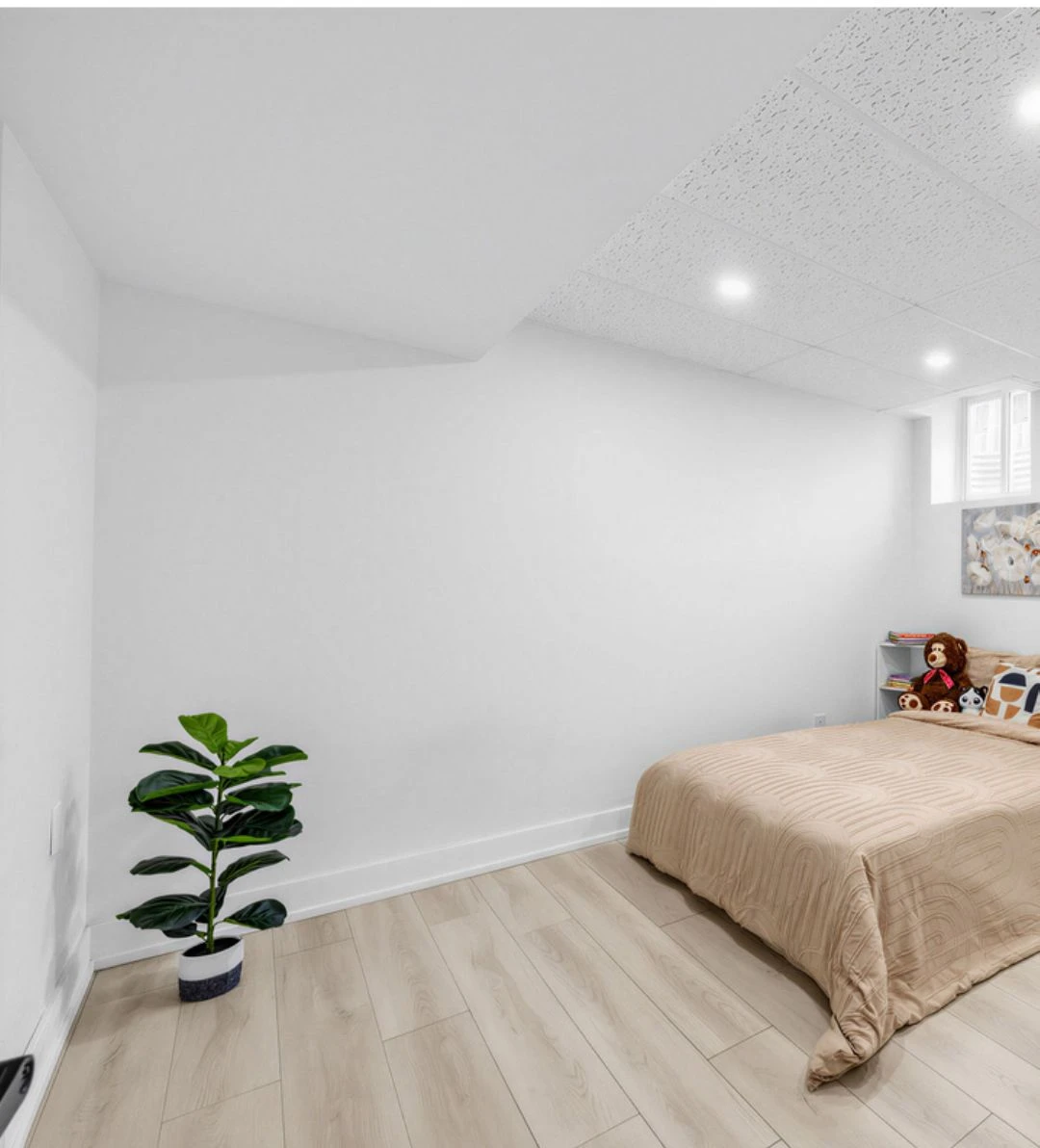 3 Room + 2 bath Separate Entry Basement Walmart/Durham College - photo 5