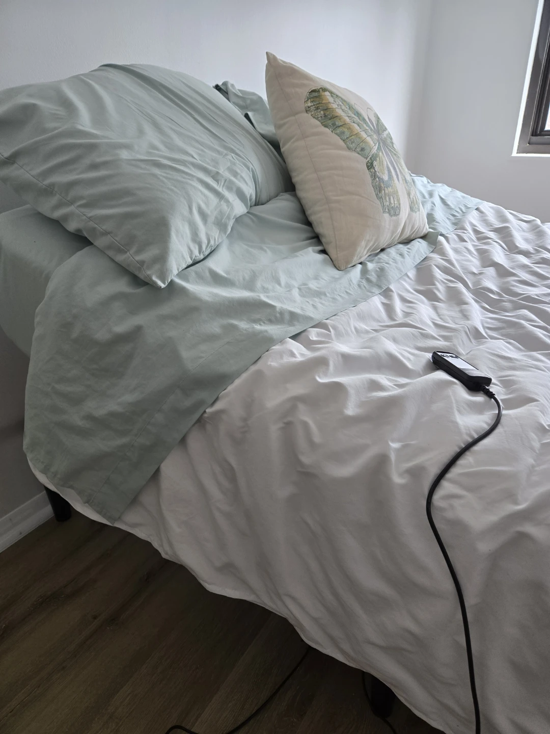 Queen Size Bed Frame with Mattress - photo 2