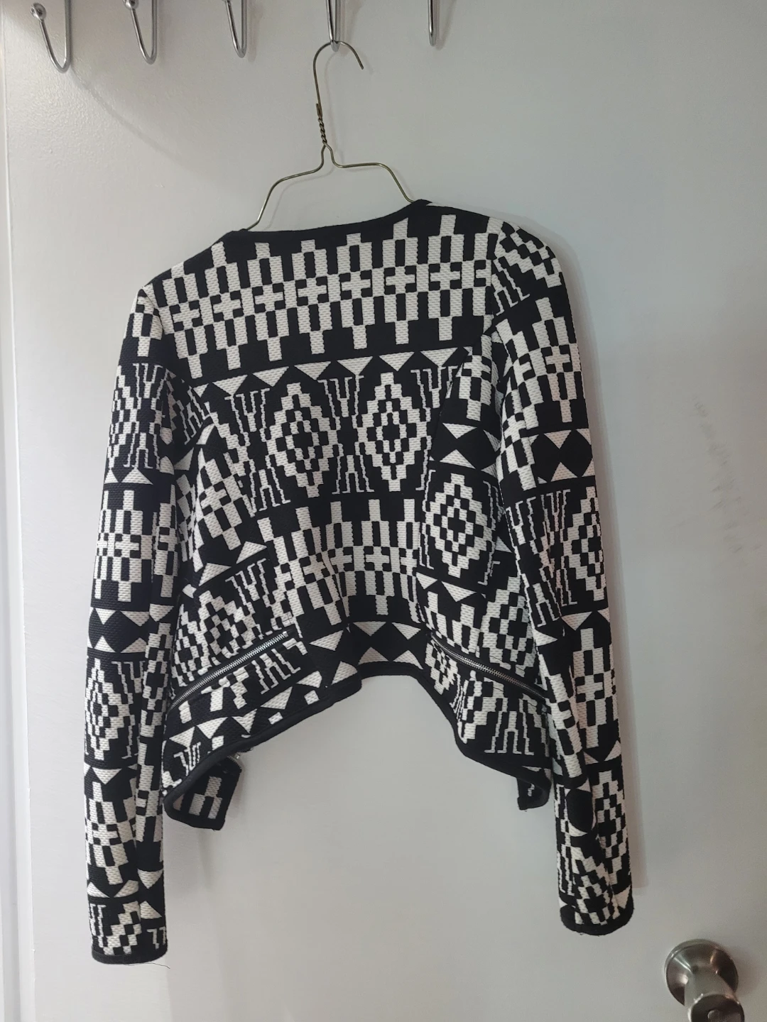 She & Sky Black & White Geometric Print Jacket - photo 2